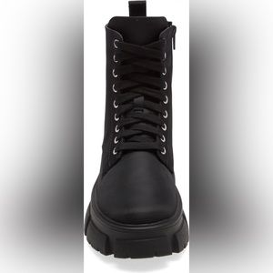 New in box Steve Madden Thor’s Lace-Up Boots